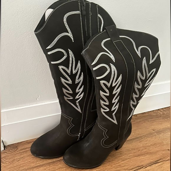 torrid Shoes - Torrid Wide Calf Cowboy boots